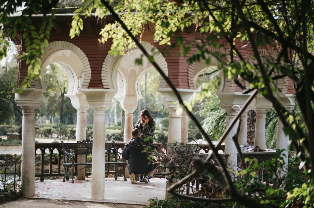 How to choose a surprise proposal photographer in Seville